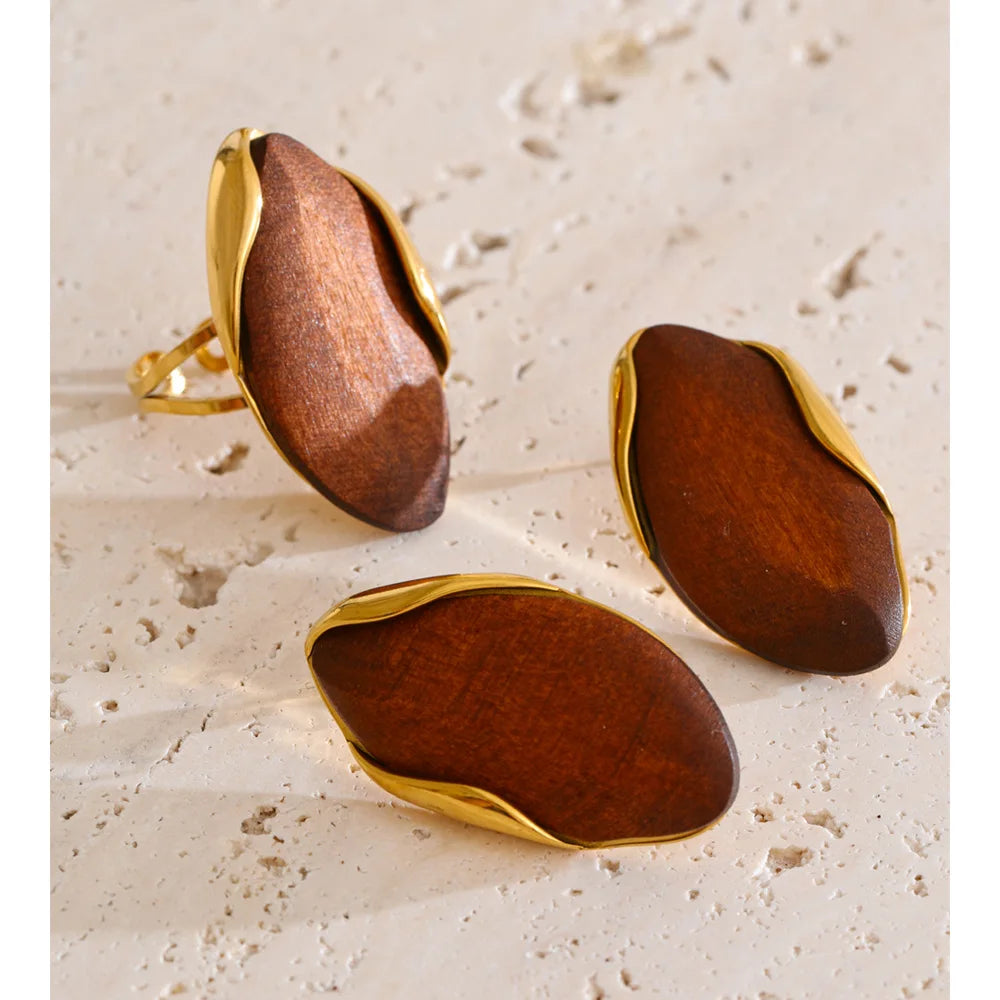 Geometric earrings in gold-plated stainless steel.