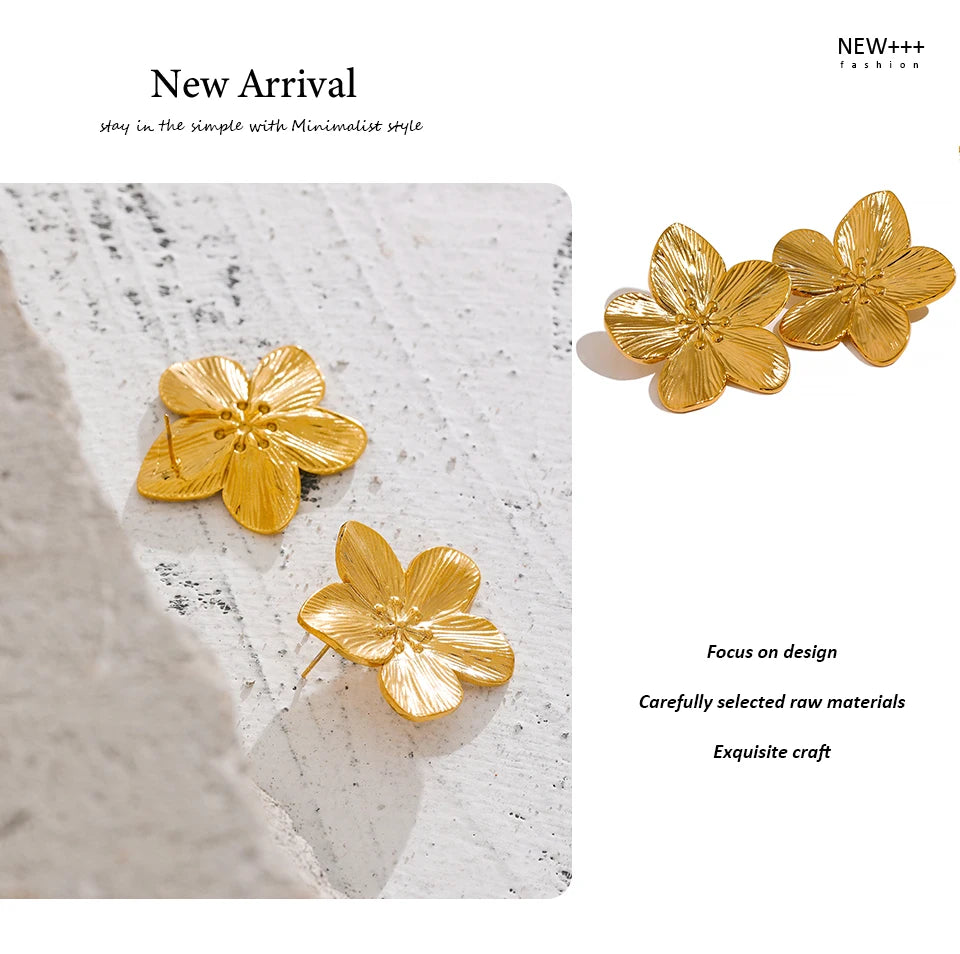 Flower vintage geometric earrings in gold-plated stainless steel.