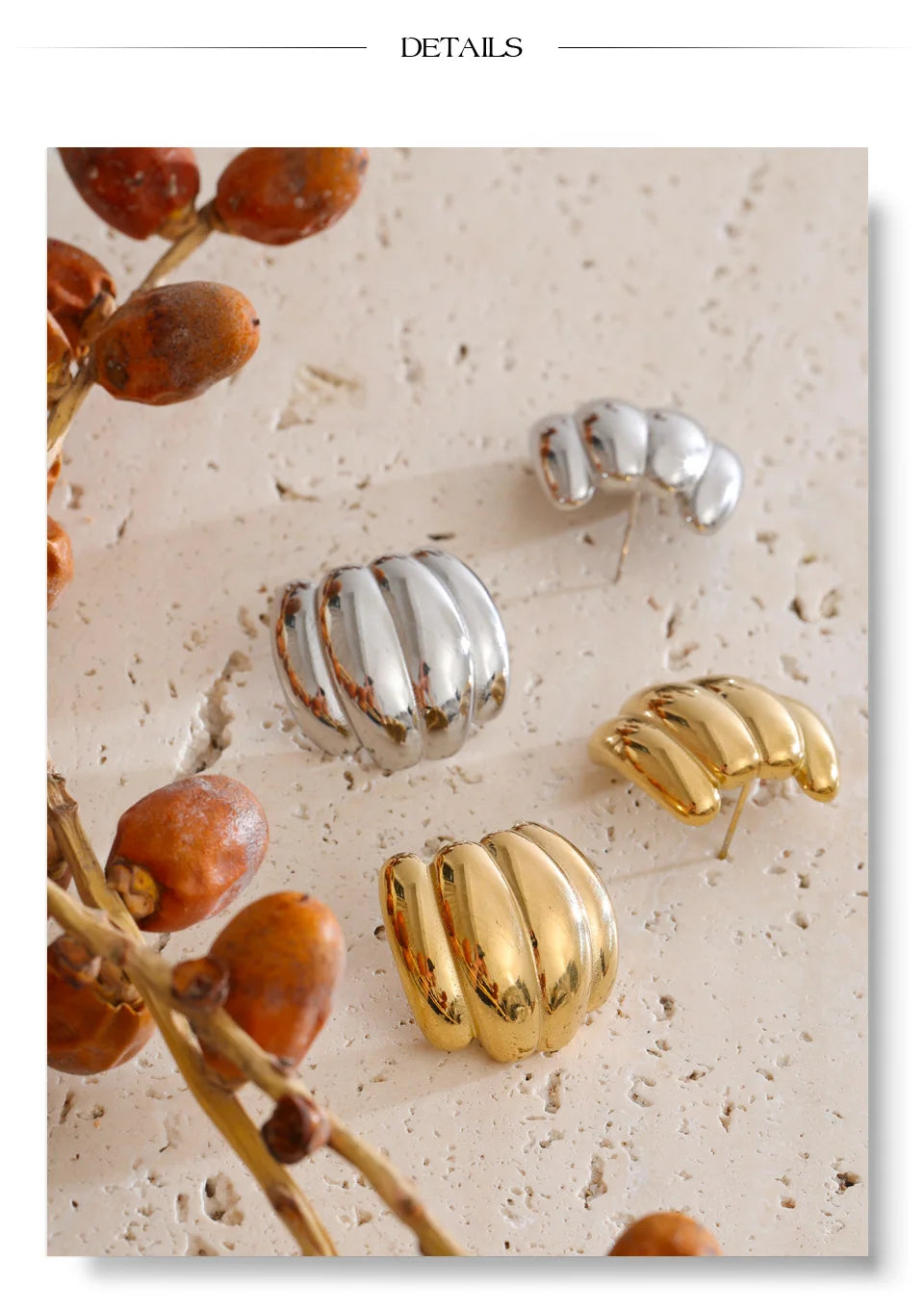 Geometric earrings in gold-plated stainless steel.