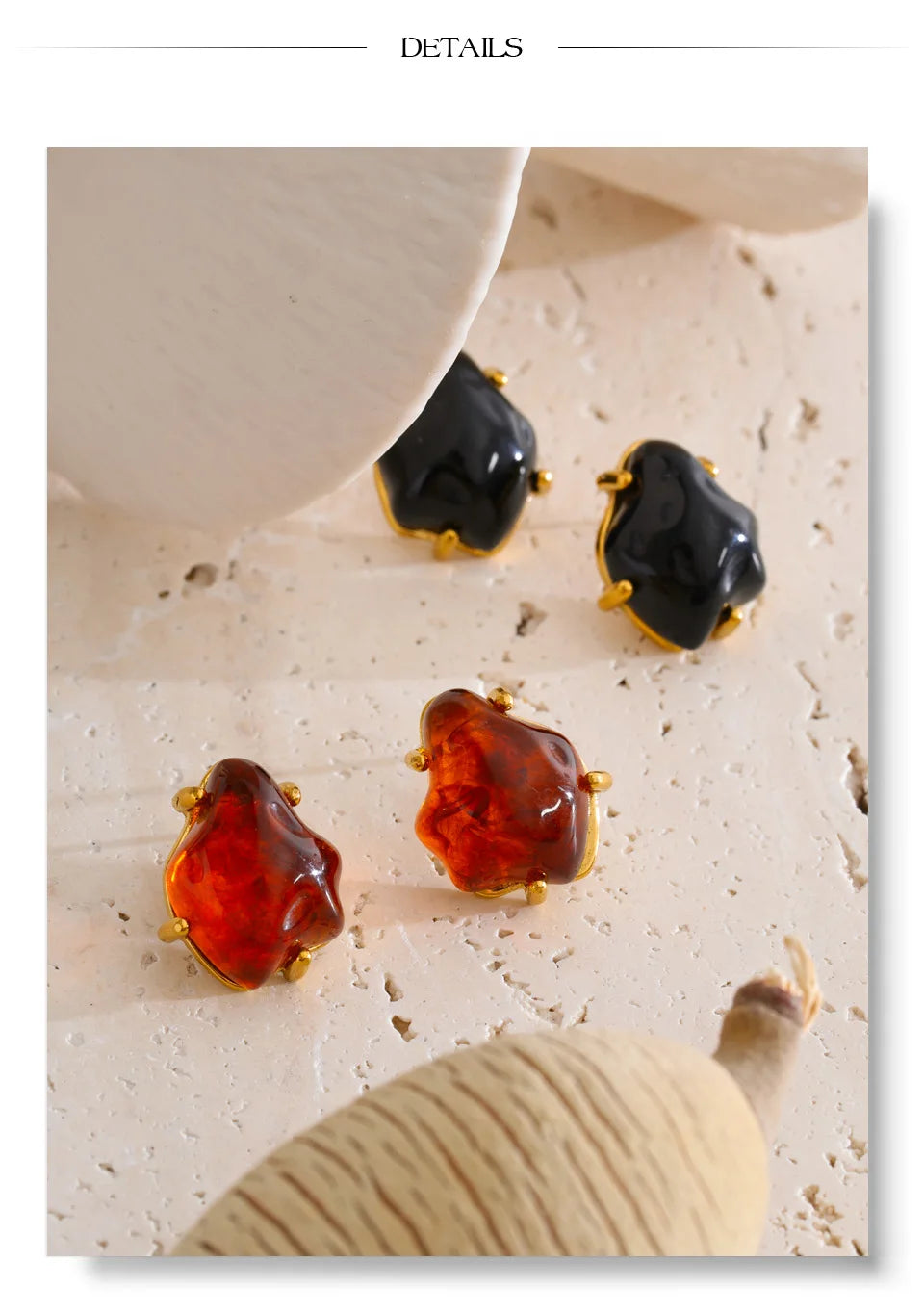 Black resin acrylic earrings in gold-plated stainless steel with resin and acrylic.