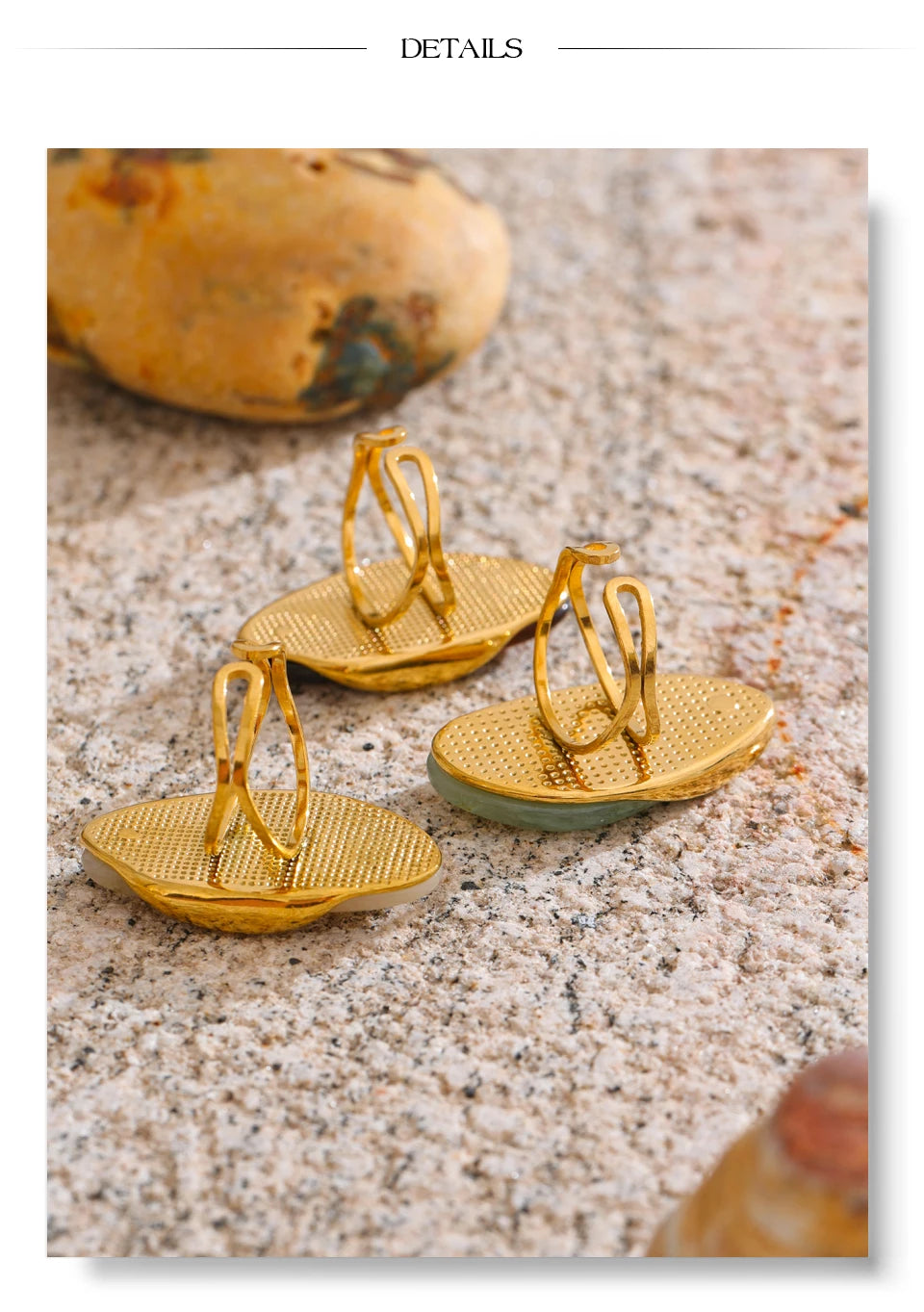 Green resin geometric ring in 18K gold-plated stainless steel with resin.