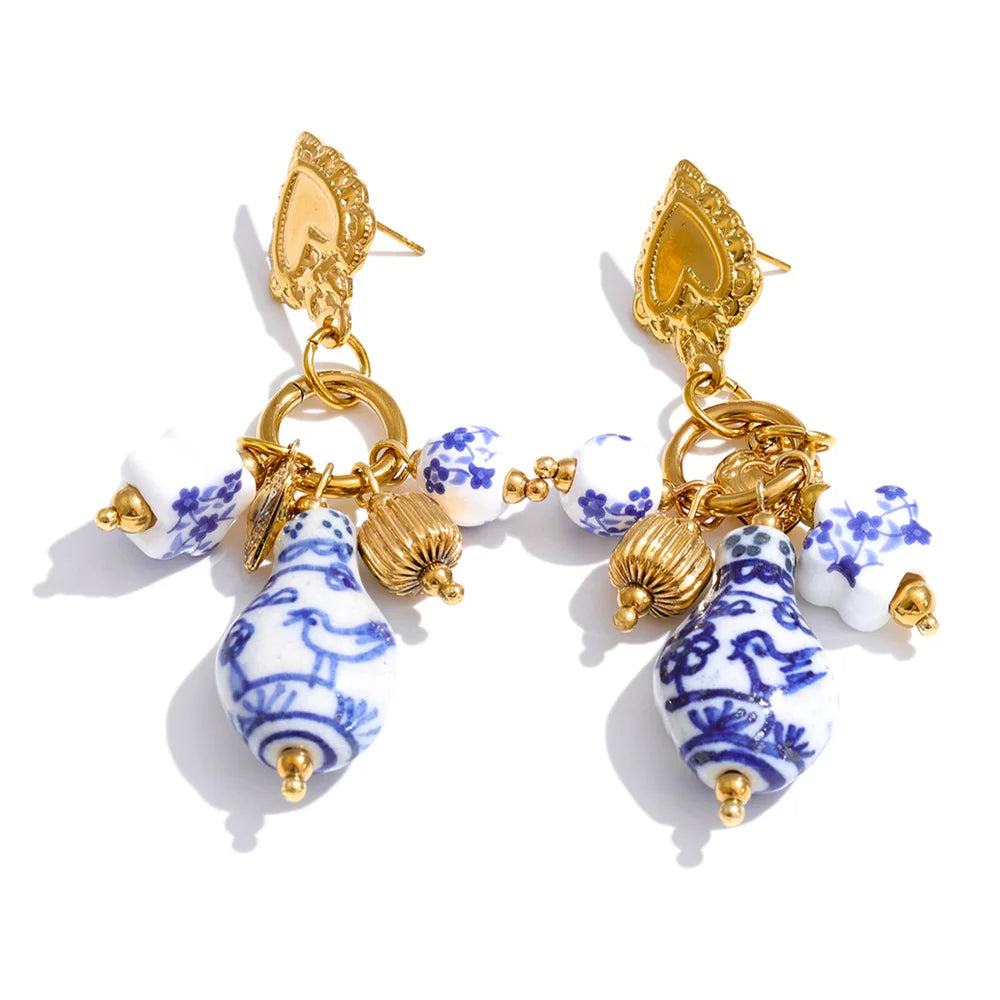 Heart flower geometric earrings in gold-plated stainless steel.