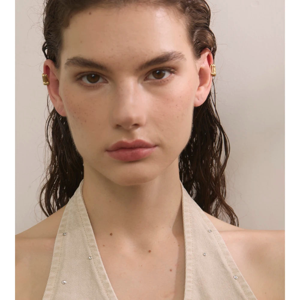 Geometric layered earrings in gold-plated stainless steel.
