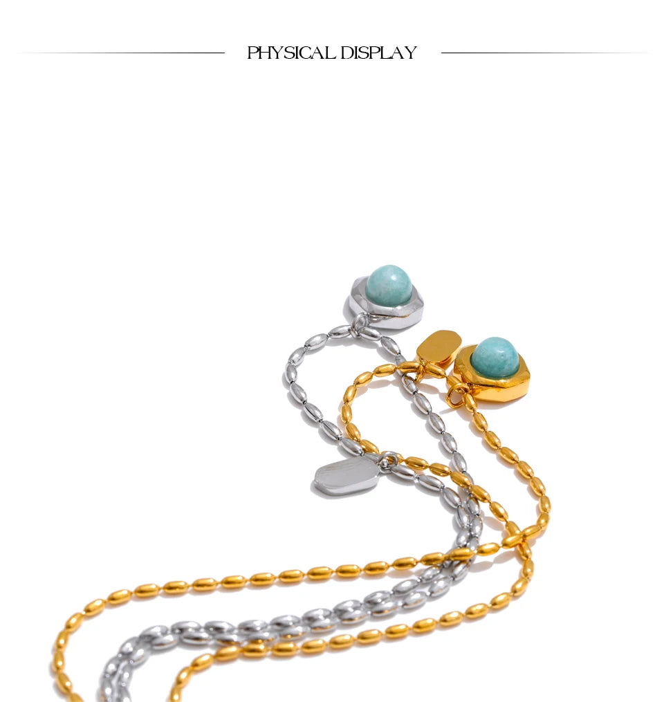 Natural stone geometric necklace in gold-plated stainless steel with natural stone.
