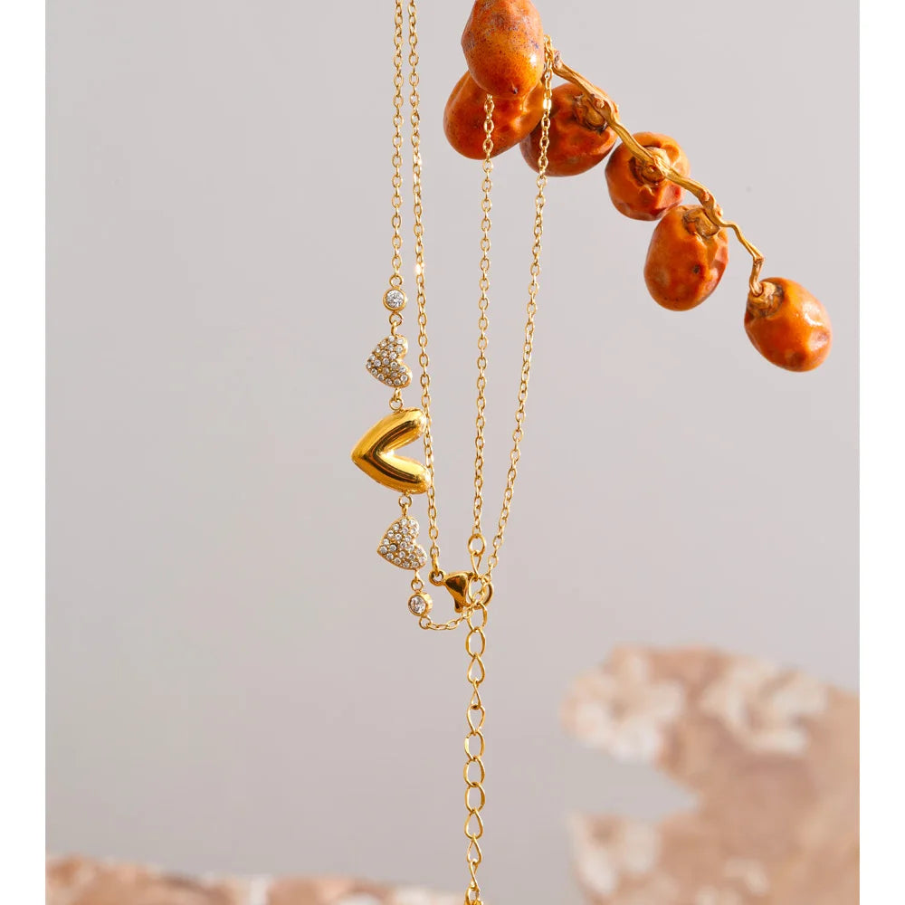 Cubic zirconia heart necklace in gold-plated stainless steel with cubic zirconia.