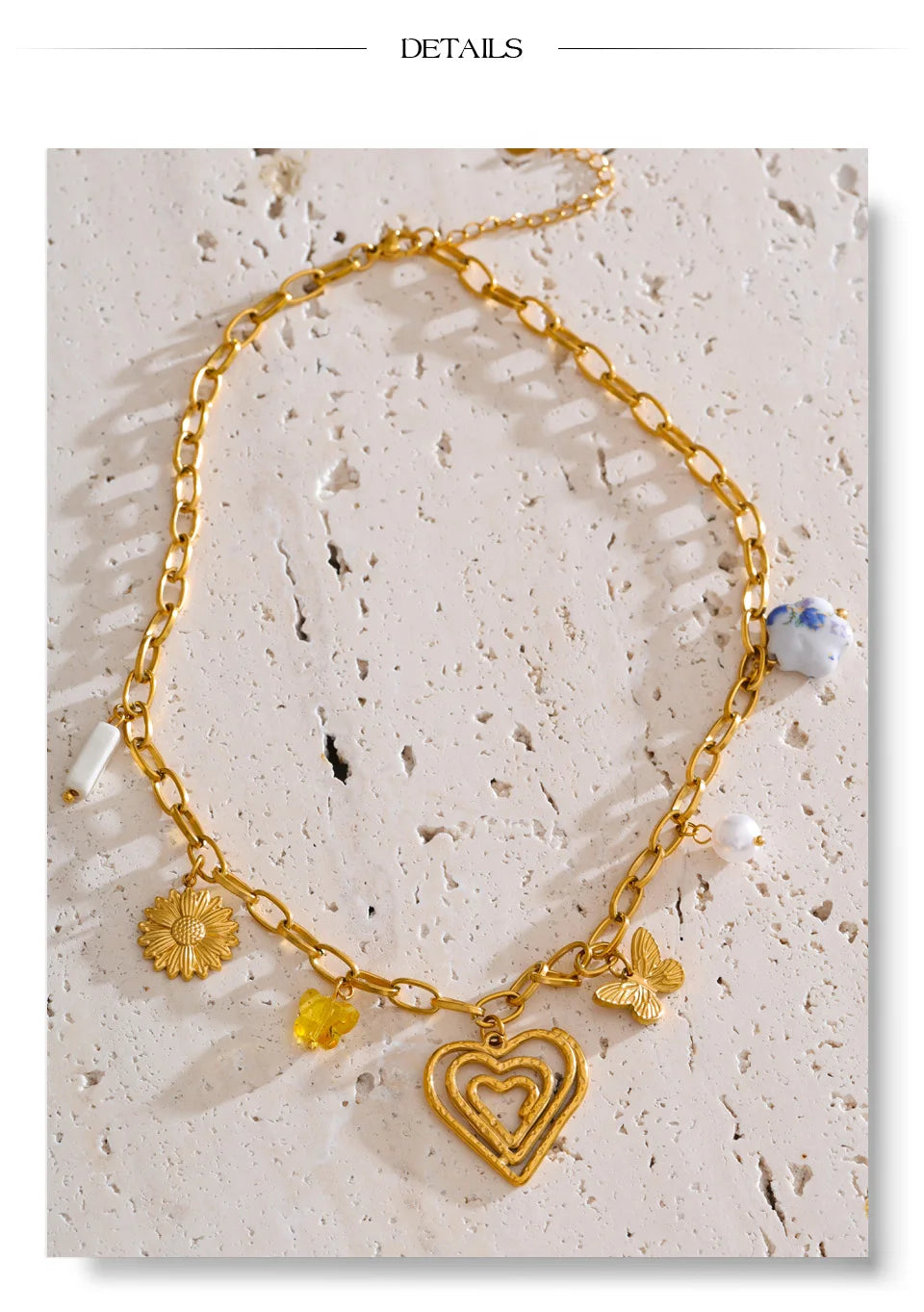 Pearl shell flower necklace in gold-plated stainless steel with pearl and shell.