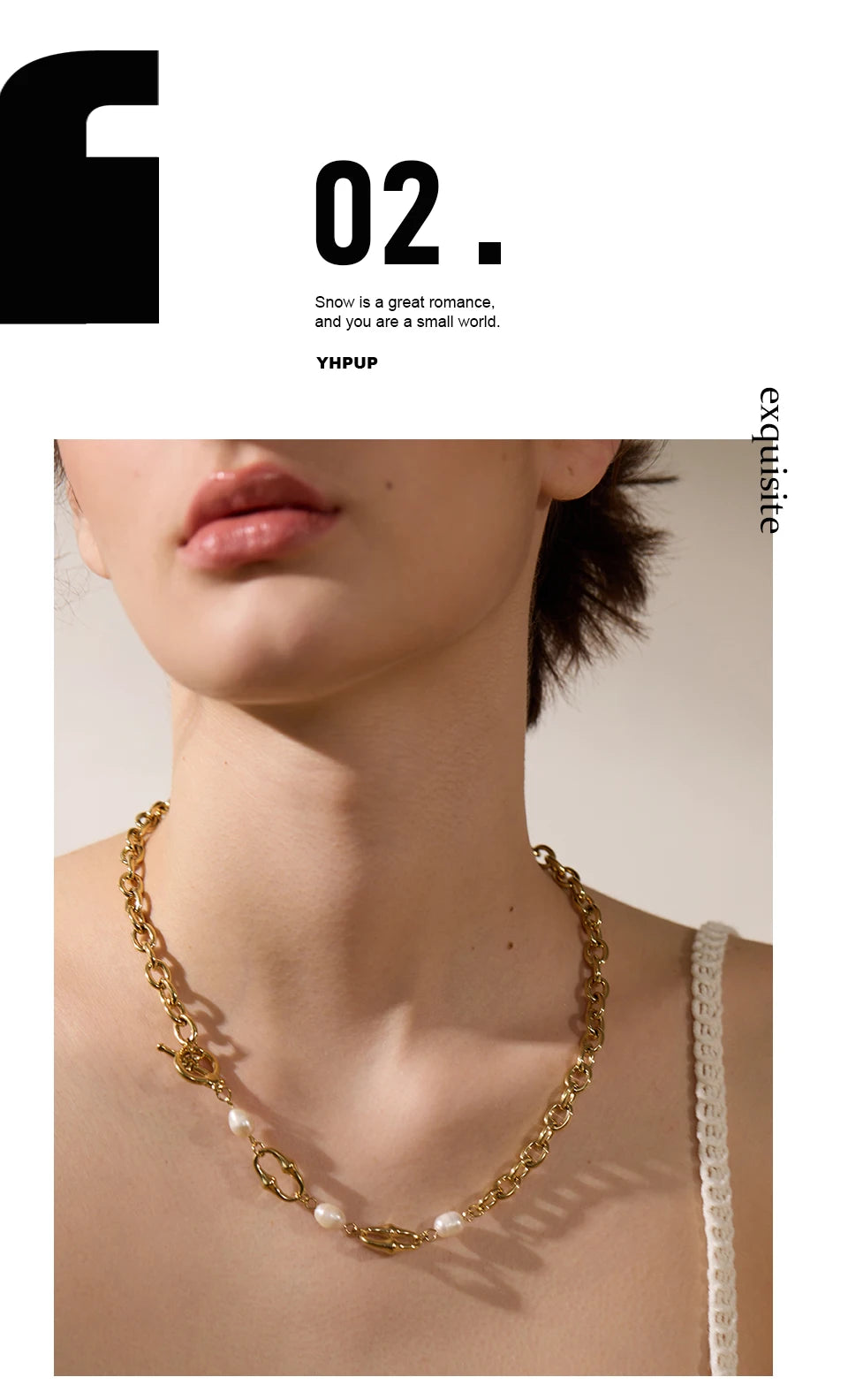 Freshwater pearl geometric chain necklace in gold-plated stainless steel with freshwater pearl.