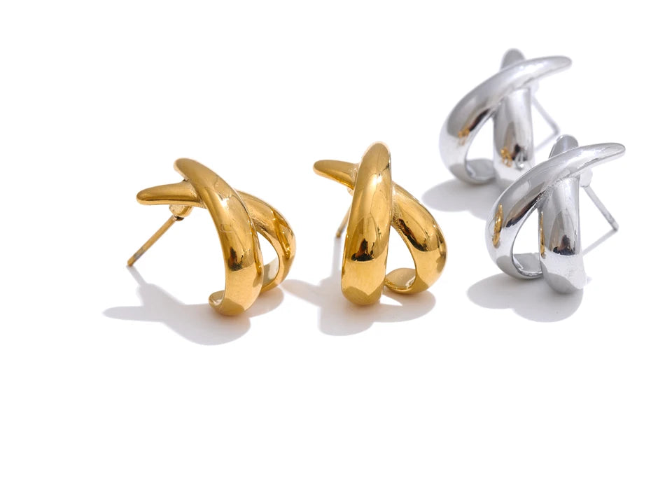 Minimalist geometric earrings in gold-plated stainless steel.