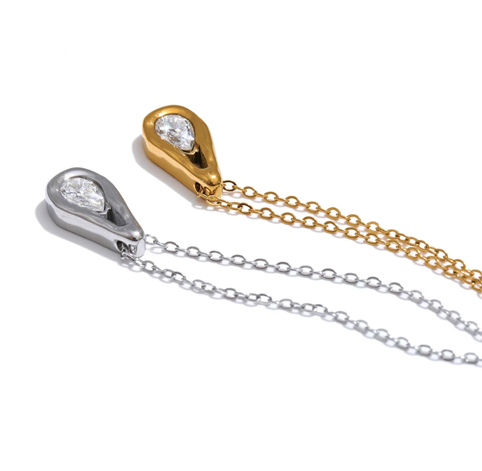Cubic zirconia geometric necklace in gold-plated stainless steel with cubic zirconia.