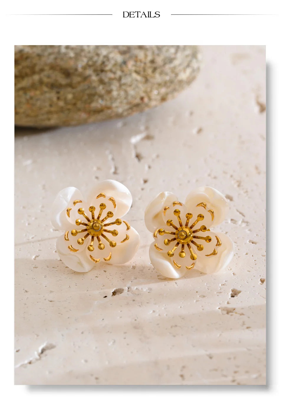 Resin flower earrings in gold-plated stainless steel with resin.