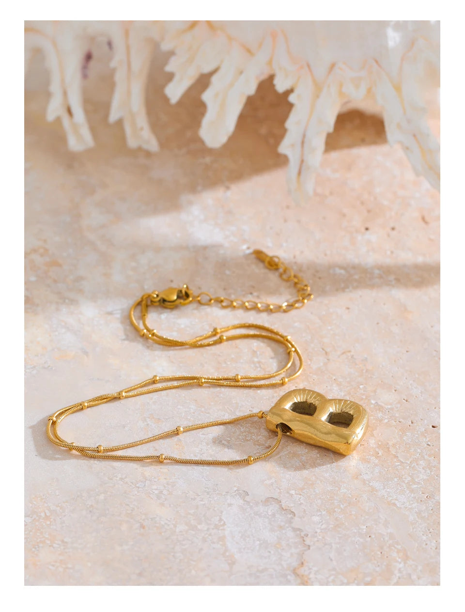 Geometric chain necklace in gold-plated stainless steel.