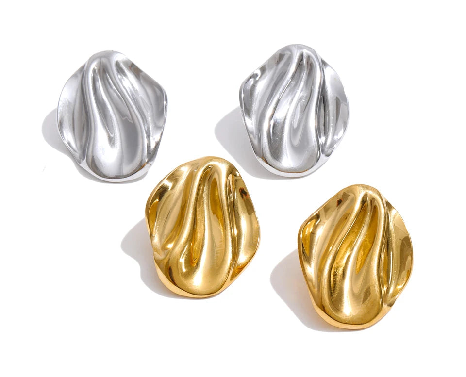 Geometric earrings in gold-plated stainless steel.