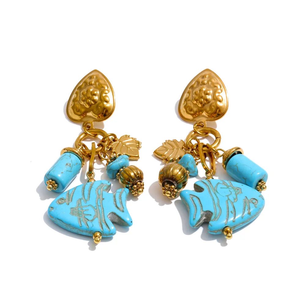Blue natural stone geometric earrings in gold-plated stainless steel with natural stone.