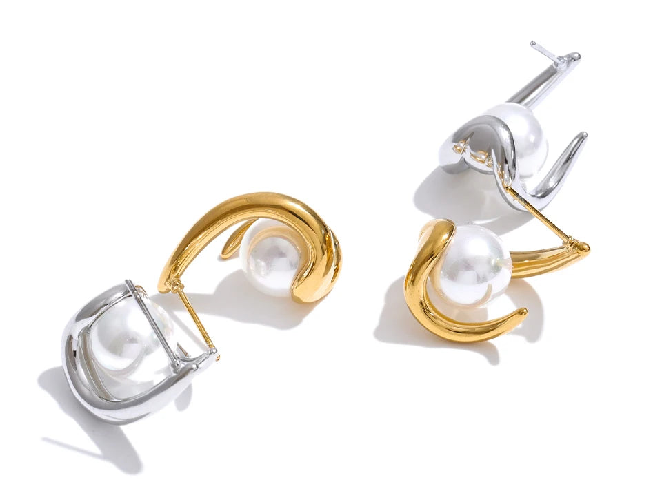 Pearl geometric earrings in gold-plated stainless steel with pearl.