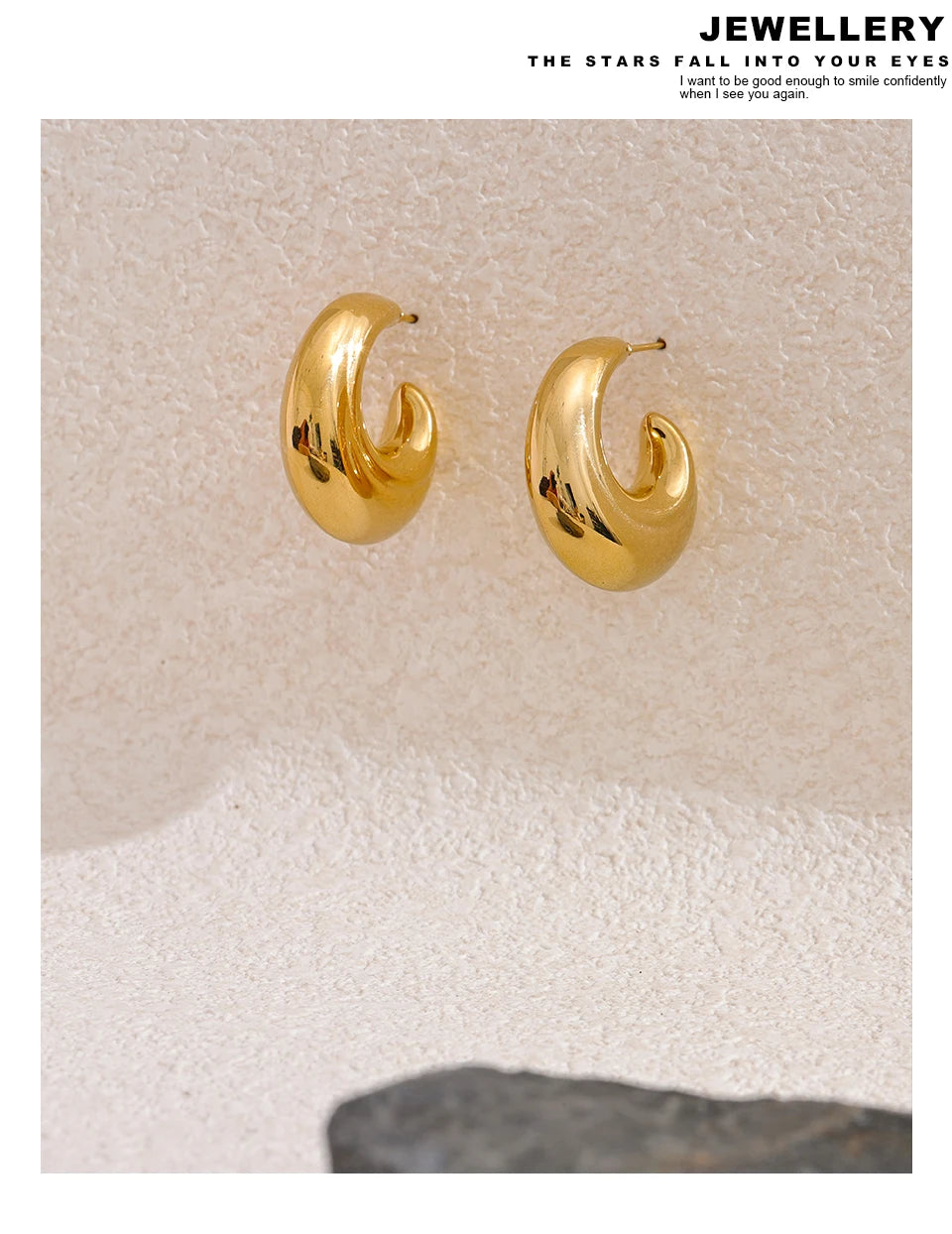 Geometric earrings in gold-plated stainless steel.