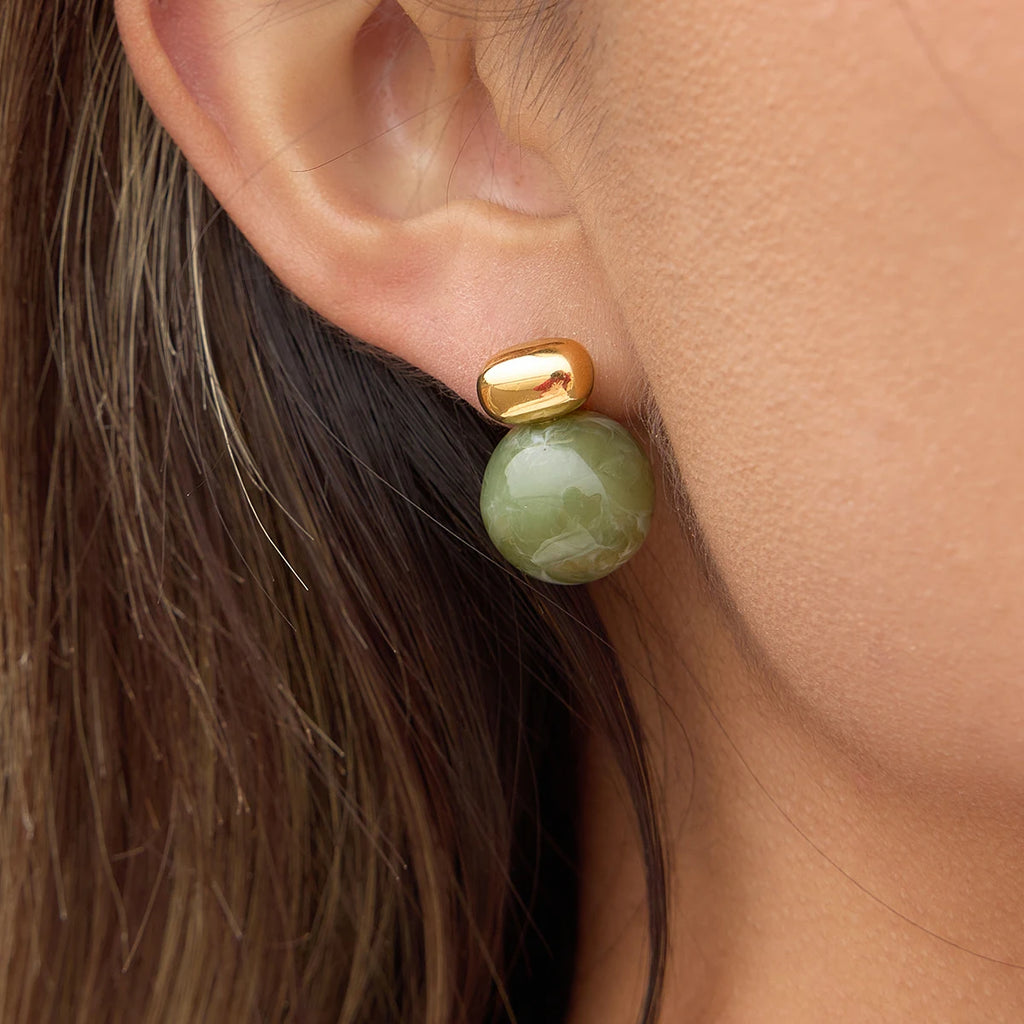 Green Pearl Stud Earrings — Stainless Steel · PS115