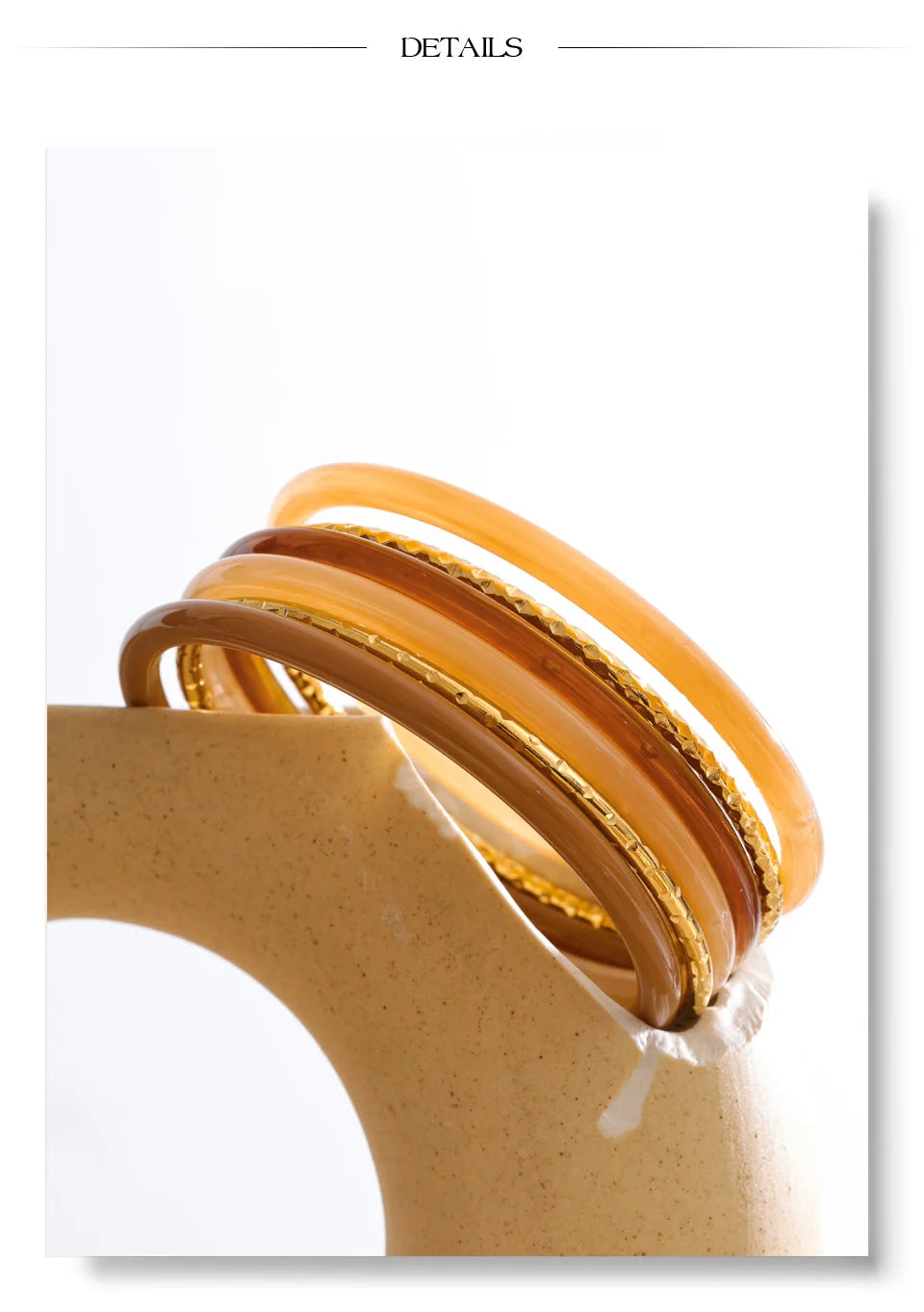 Resin multi-color geometric bracelet in gold-plated stainless steel with resin.