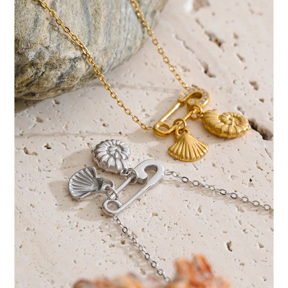 Cubic zirconia shell geometric necklace in gold-plated stainless steel with cubic zirconia and shell.