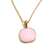 Geometric necklace in gold-plated stainless steel.