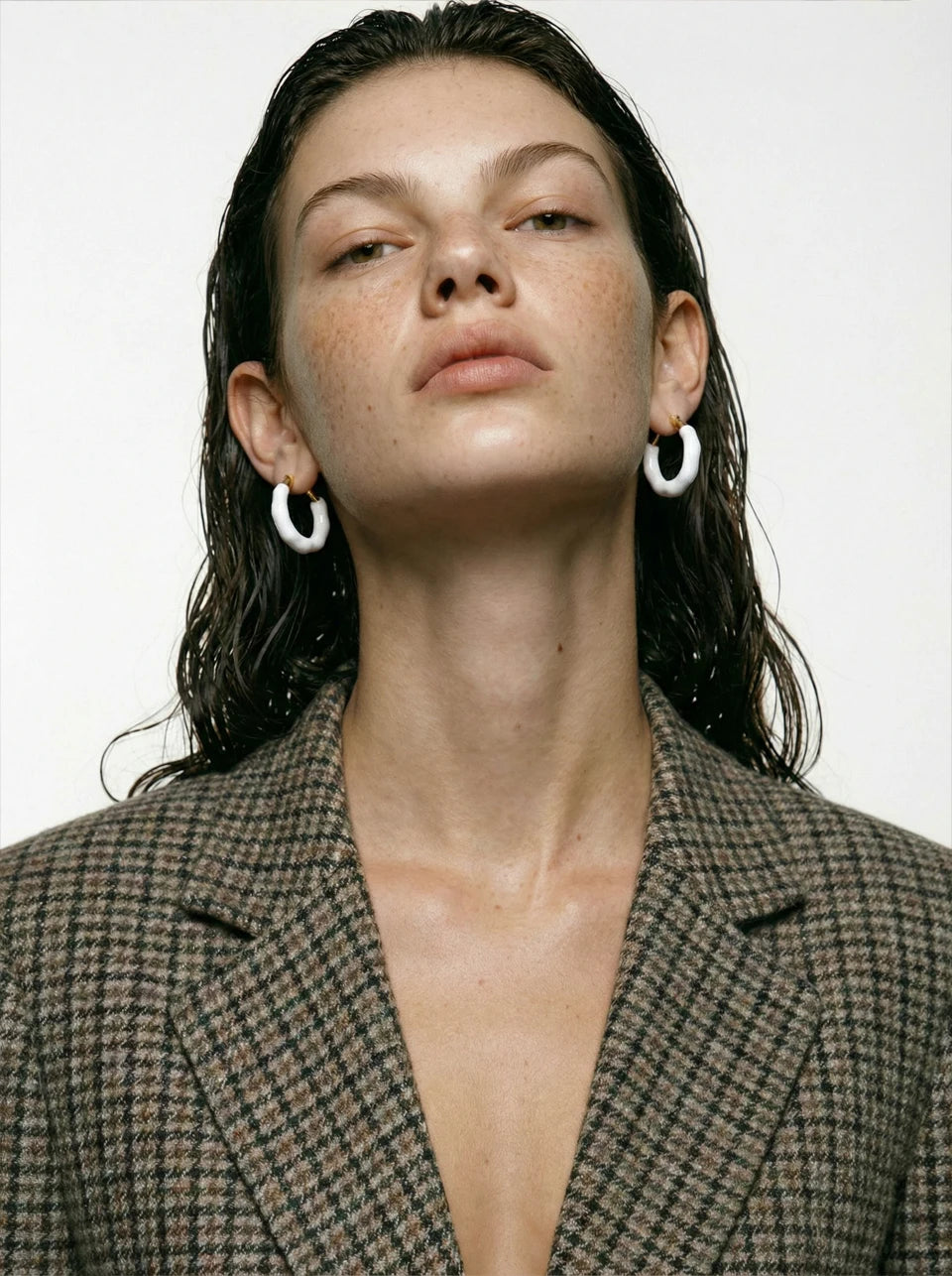 Multi-color y2k geometric earrings in gold-plated stainless steel.