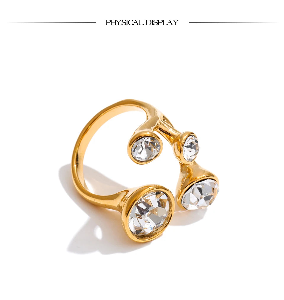 Crystal geometric ring in 18K gold-plated stainless steel with crystal.