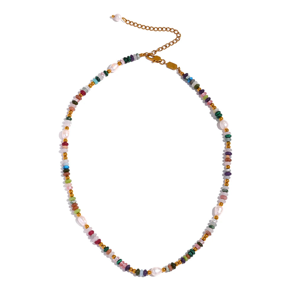 Freshwater pearl natural stone multi-color necklace in gold-plated stainless steel with freshwater pearl and natural stone.