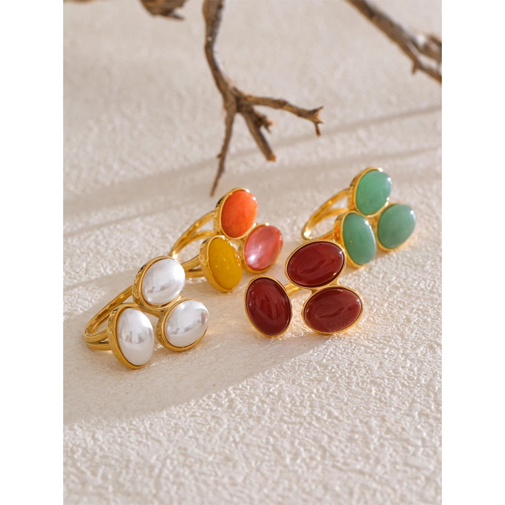 Pearl shell natural stone ring in 18K gold-plated stainless steel with pearl and natural stone.
