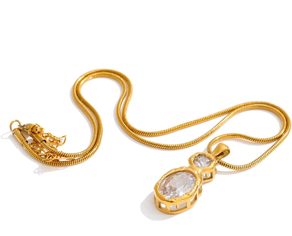 Cubic zirconia geometric necklace in gold-plated stainless steel with cubic zirconia.