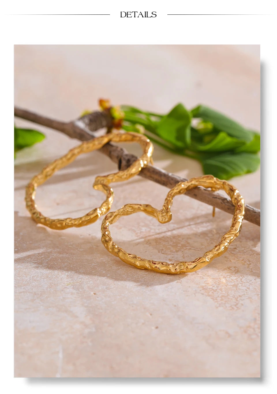 Heart minimalist earrings in gold-plated stainless steel.