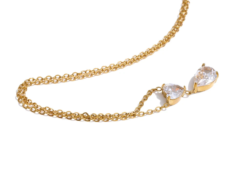 Cubic zirconia heart necklace in gold-plated stainless steel with cubic zirconia.