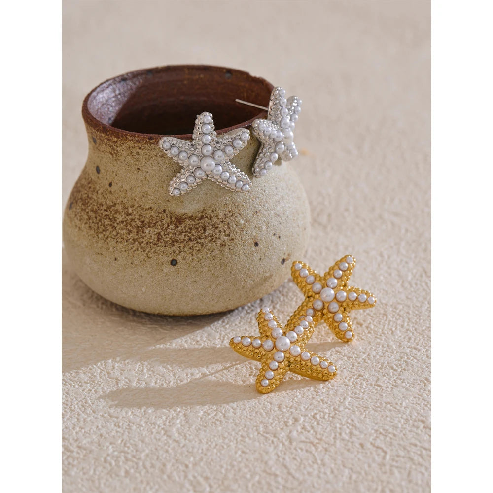 Pearl star earrings in gold-plated stainless steel with pearl.