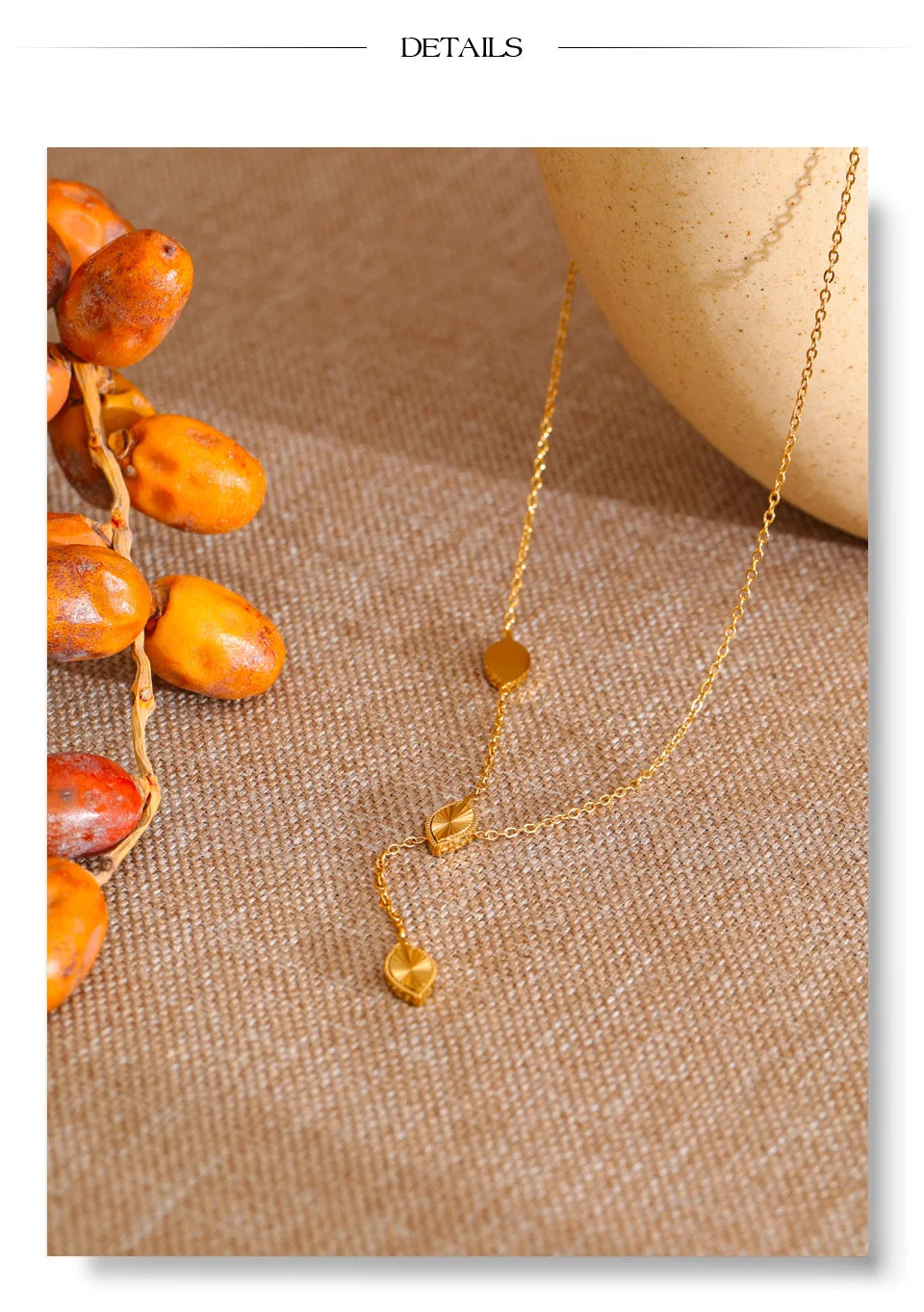 Chain necklace in gold-plated stainless steel.