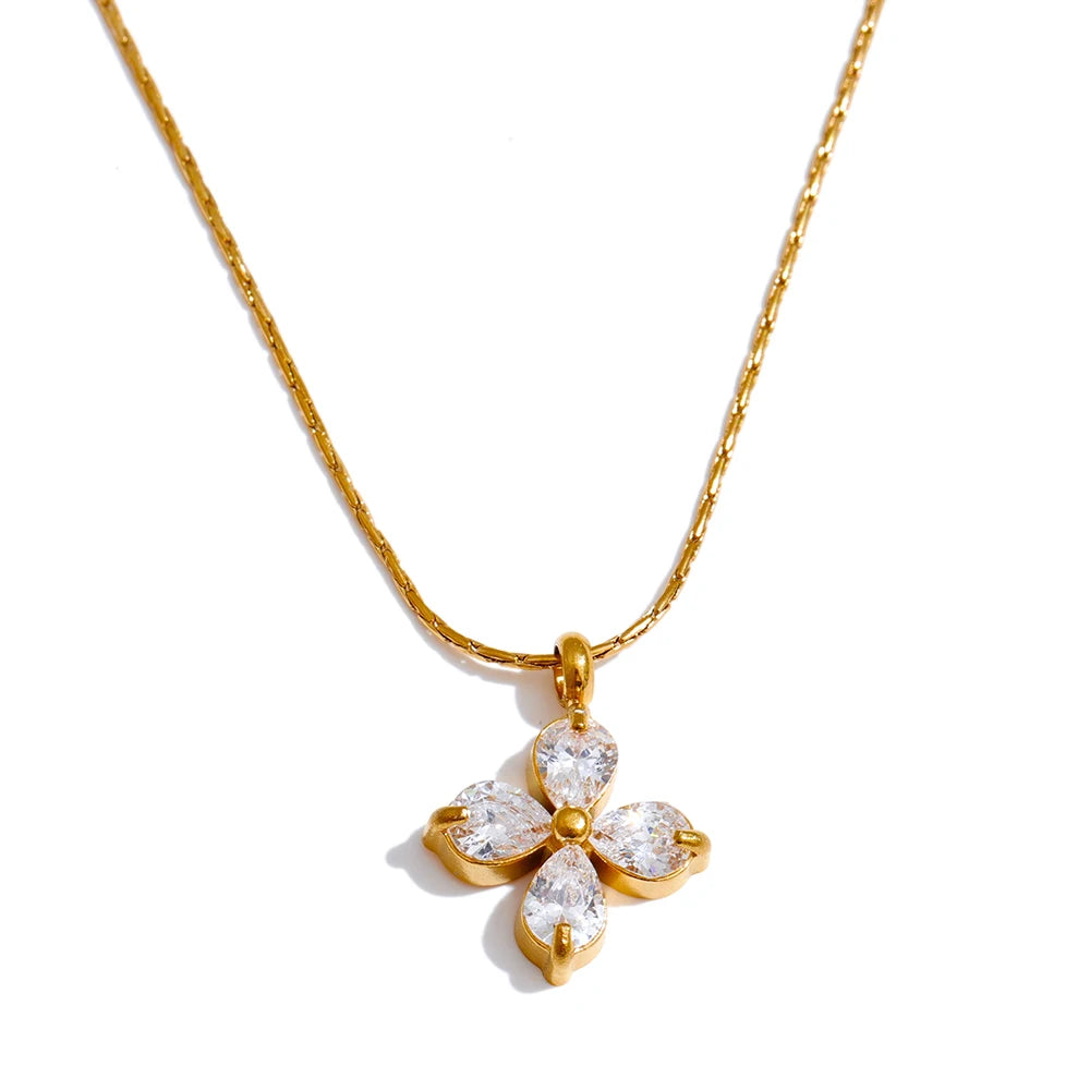 Cubic zirconia flower necklace in gold-plated stainless steel with cubic zirconia.