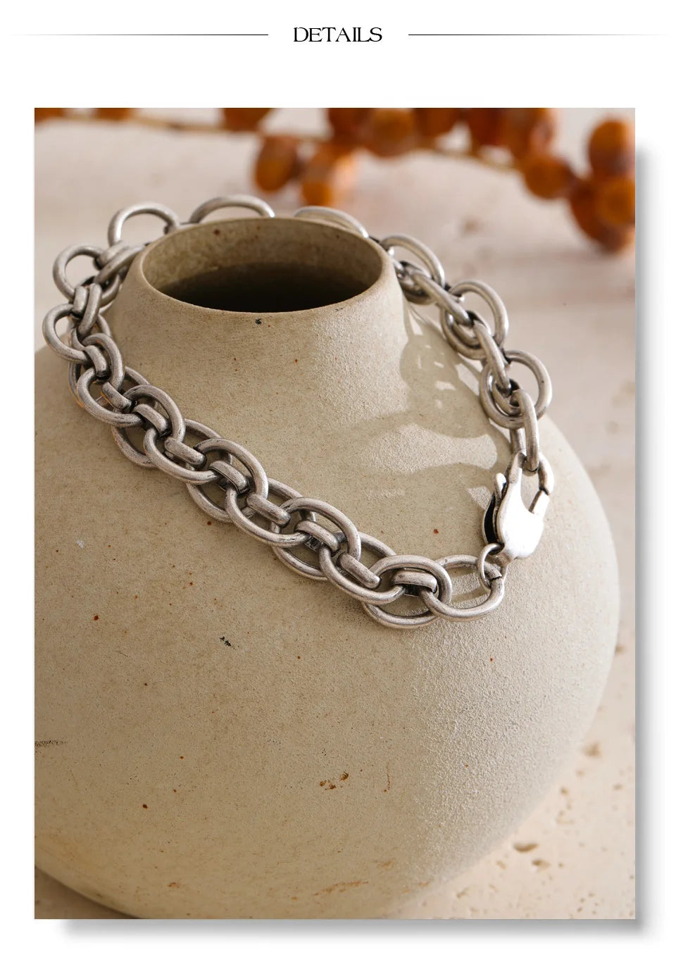 Vintage geometric chain necklace in gold-plated stainless steel.