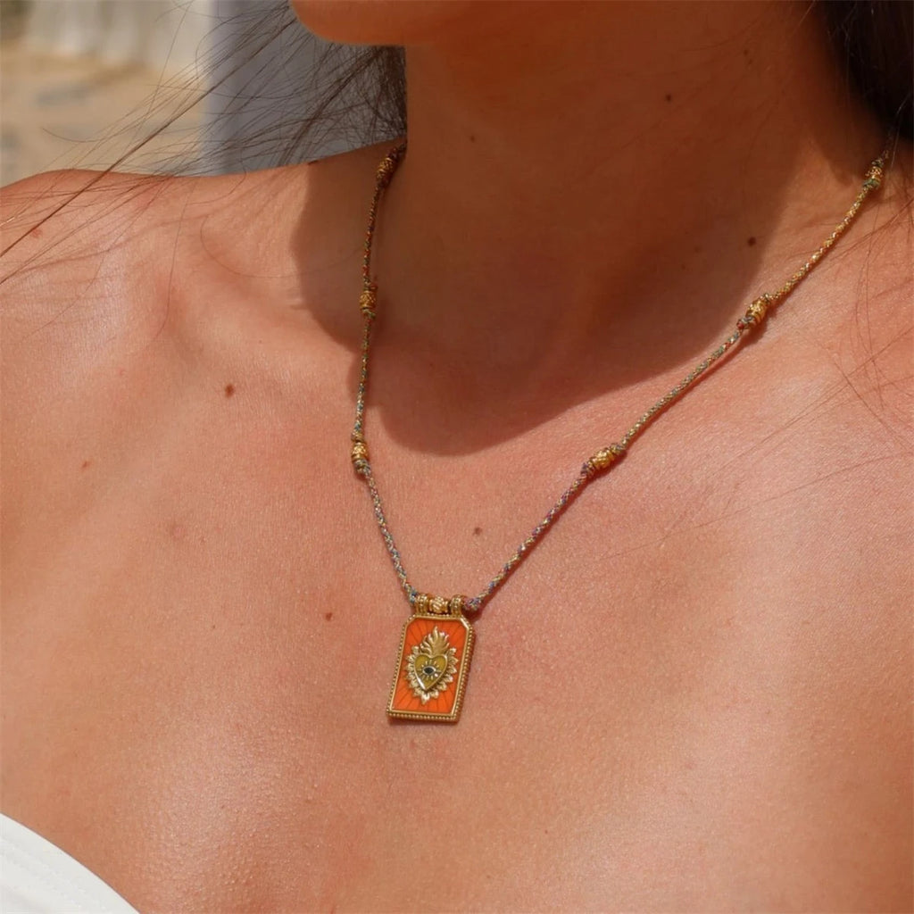 Minimally colored heart tarot card pendant necklace, women's collarbone chain, gold-plated and color preserving