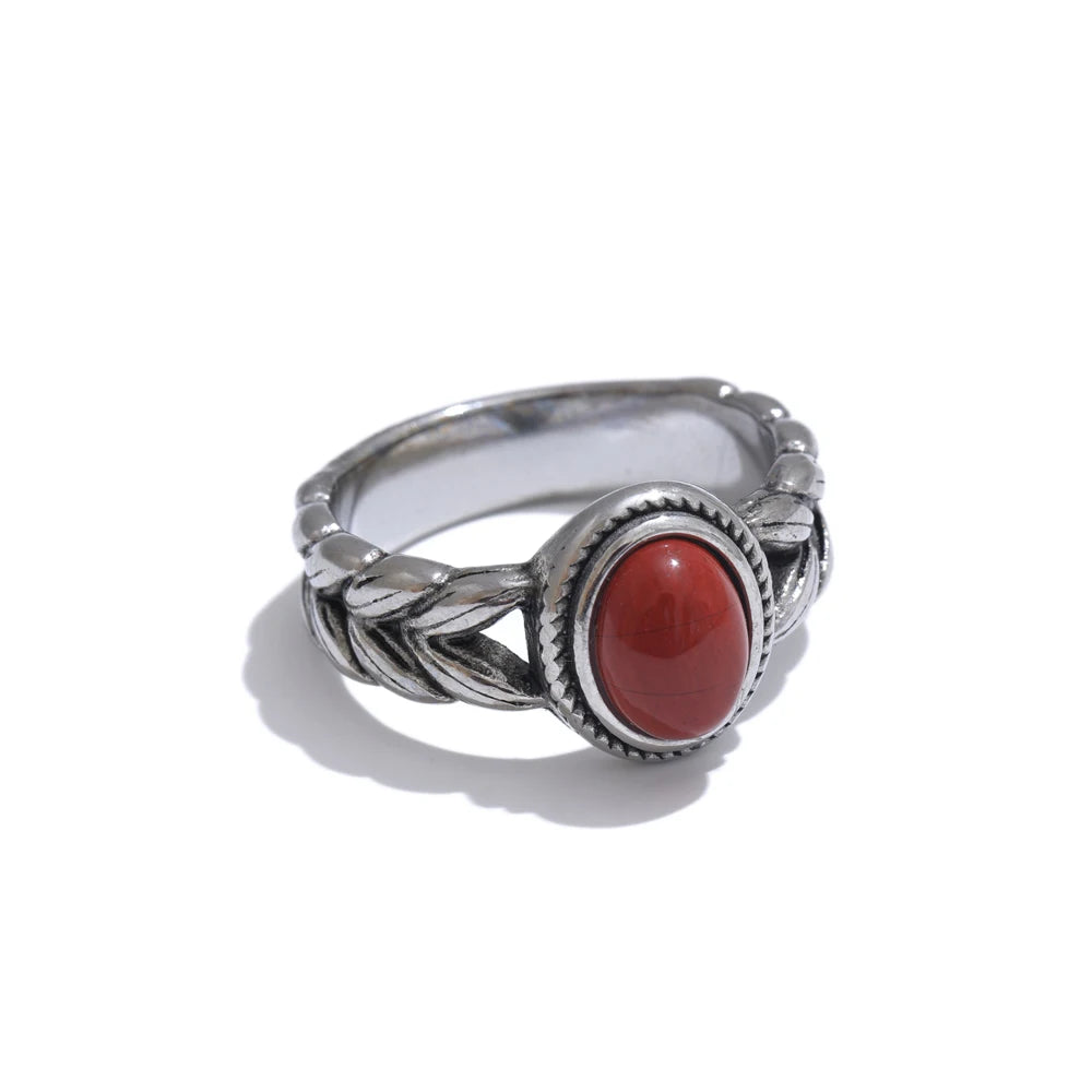 Black natural stone vintage ring in 18K gold-plated stainless steel with natural stone.