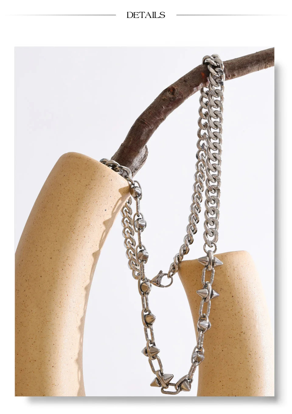 Vintage geometric chain necklace in gold-plated stainless steel.