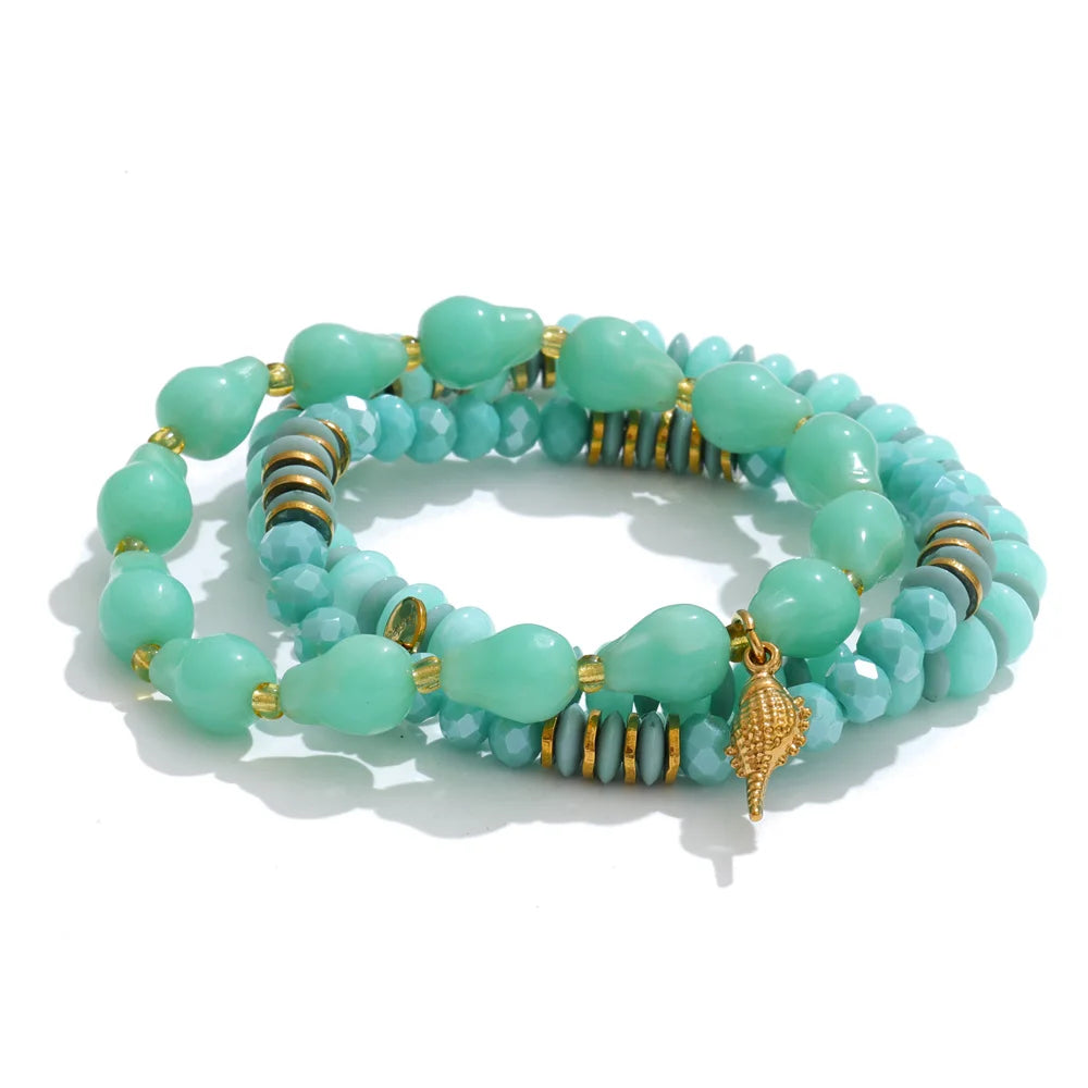Resin acrylic beaded necklace in gold-plated stainless steel with resin and acrylic.