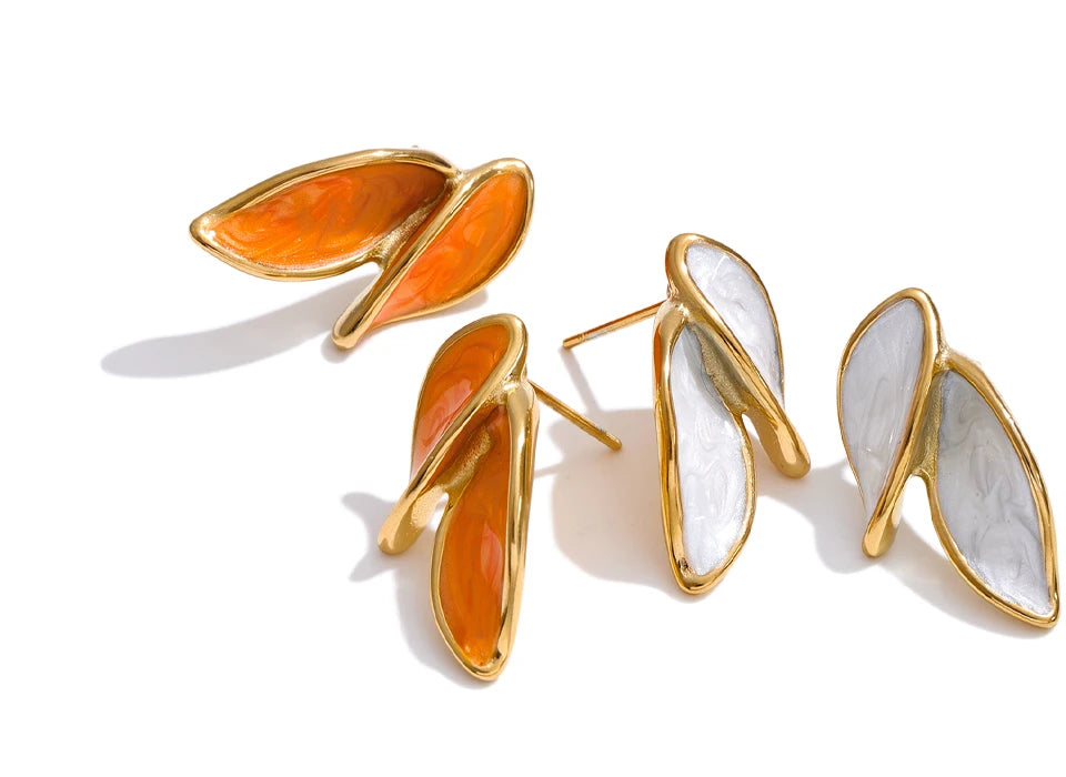White enamel earrings in gold-plated stainless steel with enamel.