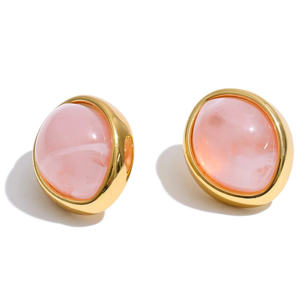 Resin multi-color geometric earrings in gold-plated stainless steel with resin.