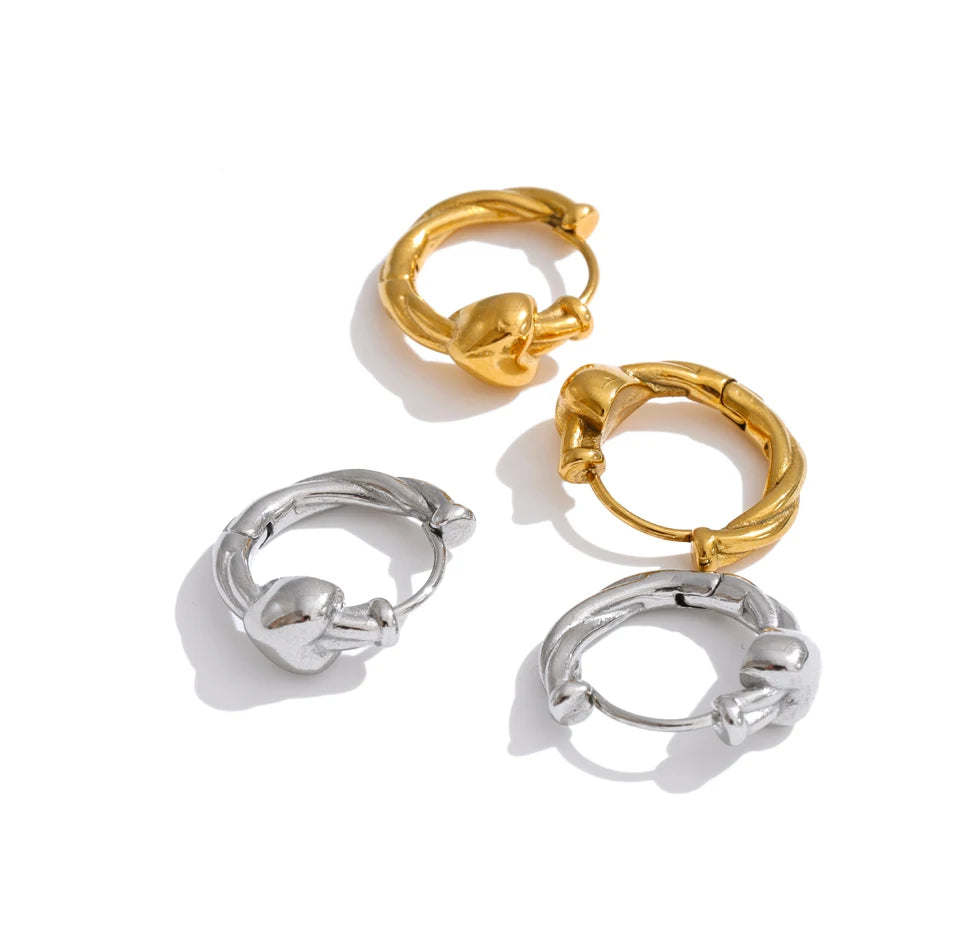 Heart earrings in gold-plated stainless steel.