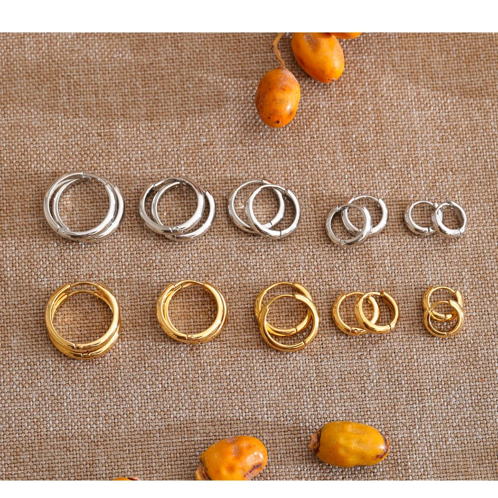 Geometric earrings in gold-plated stainless steel.