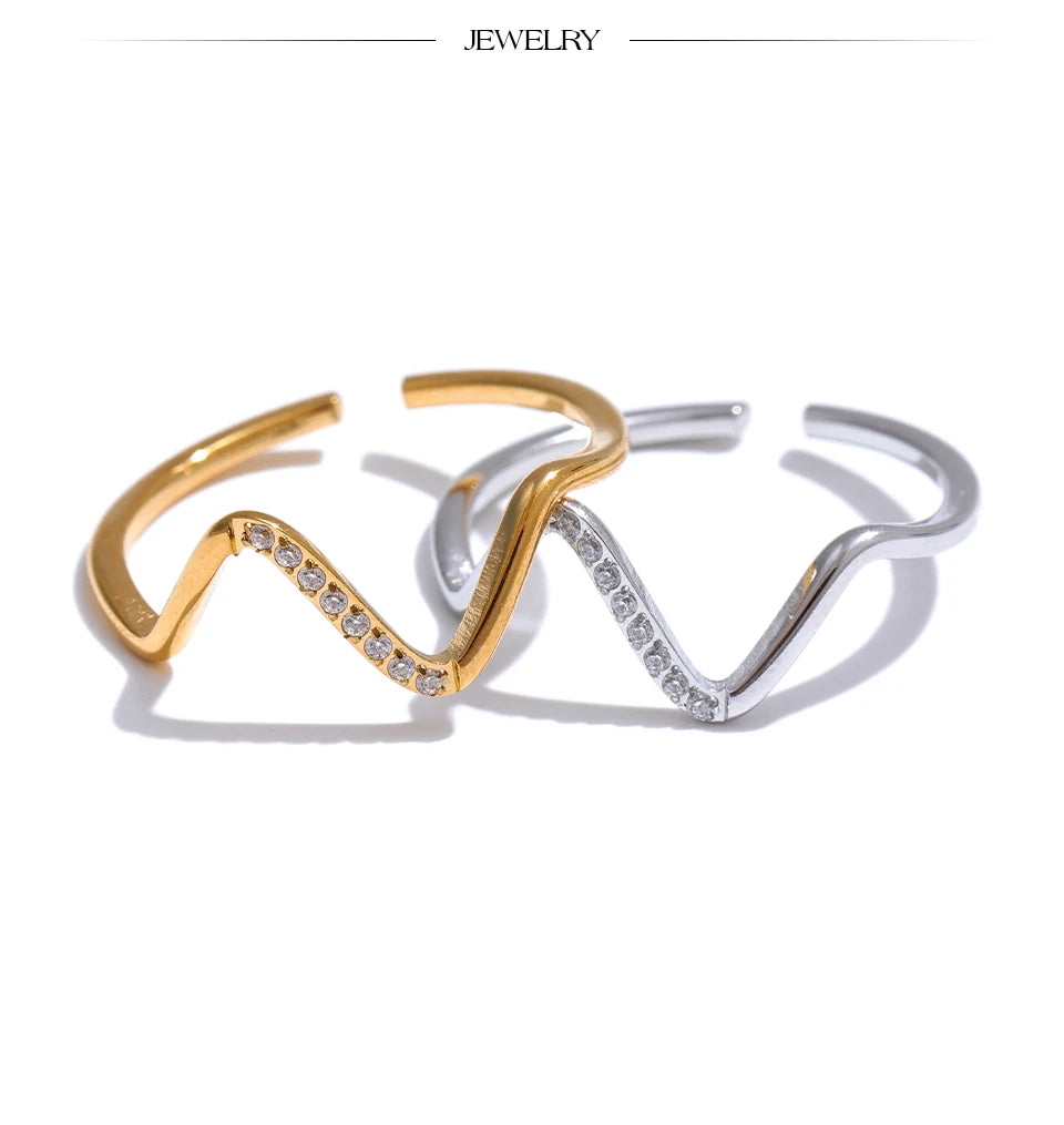Cubic zirconia geometric ring in 18K gold-plated stainless steel with cubic zirconia.