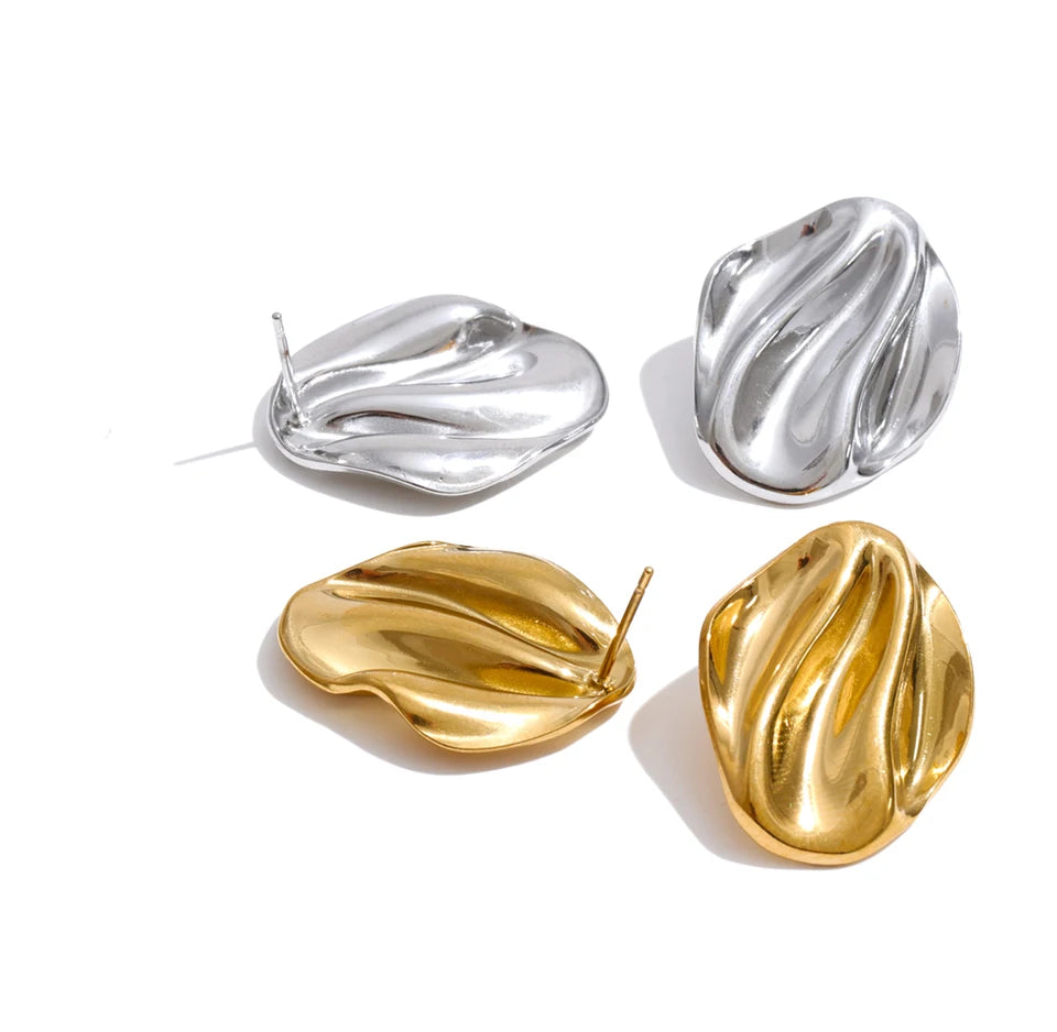 Geometric earrings in gold-plated stainless steel.