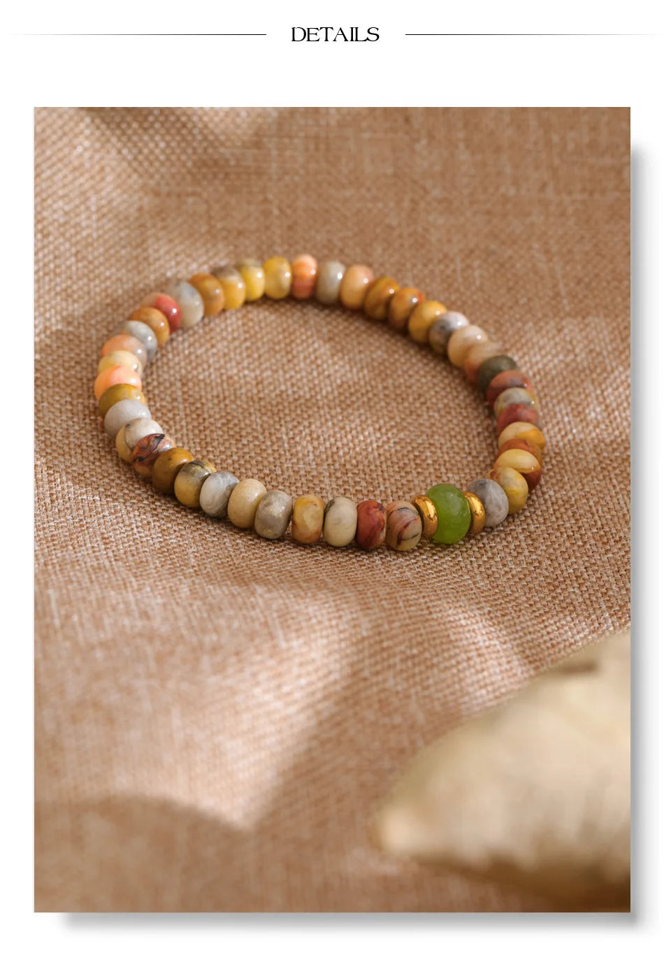Natural stone beaded geometric necklace in gold-plated stainless steel with natural stone.