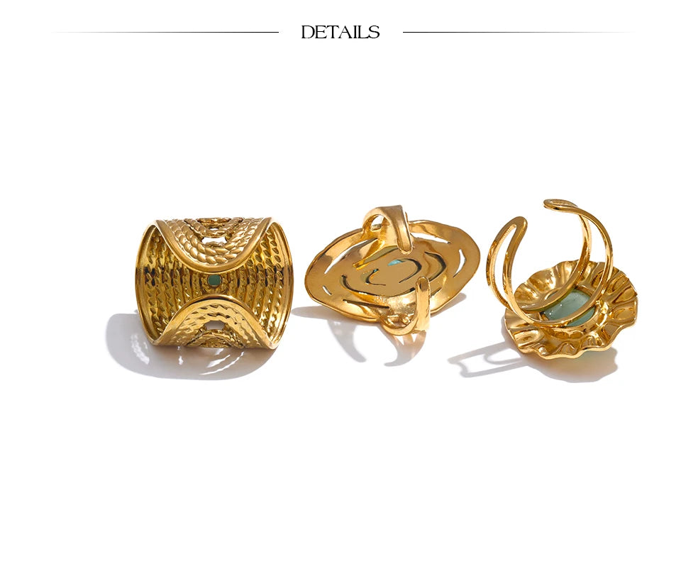 Green natural stone geometric ring in 18K gold-plated stainless steel with natural stone.