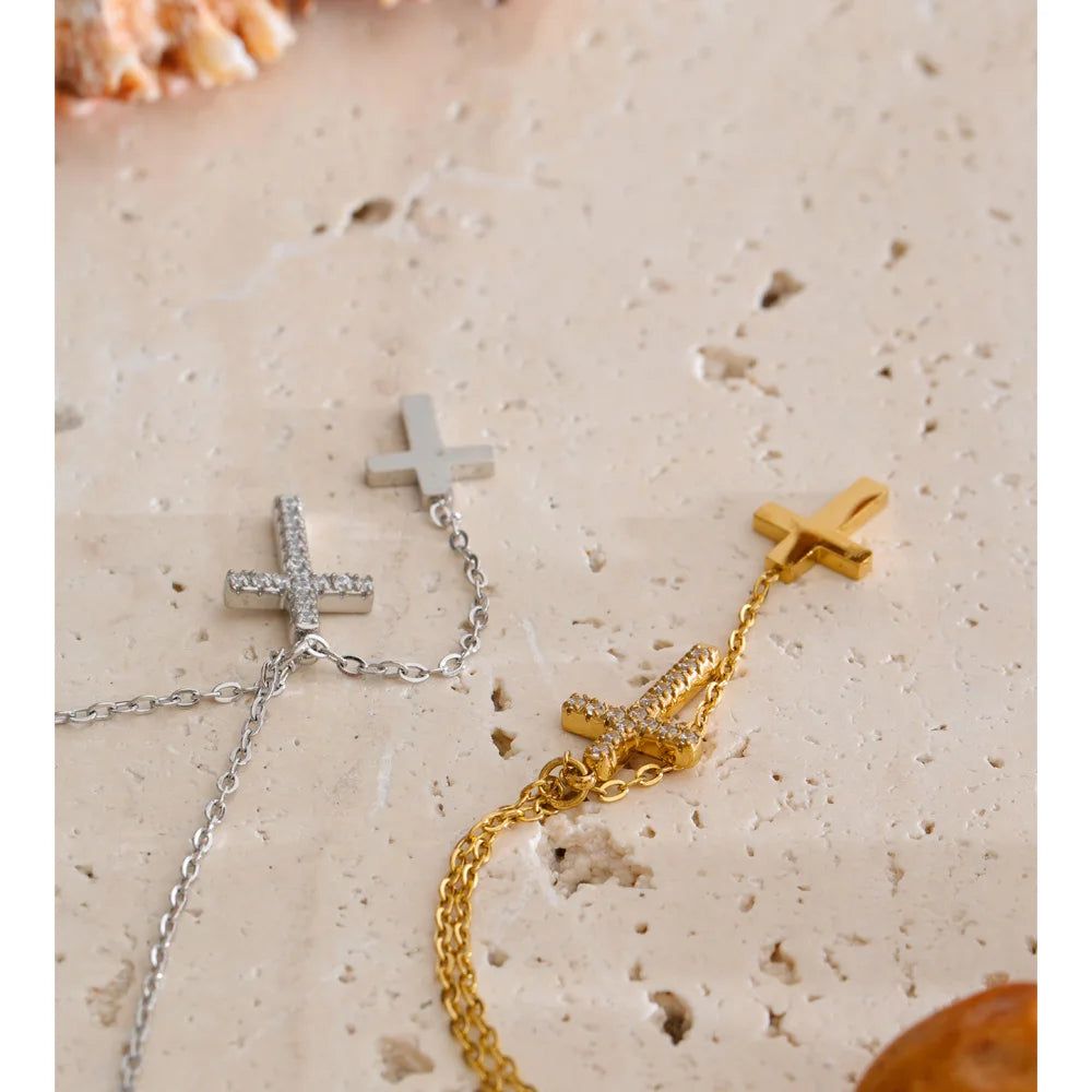 Cubic zirconia cross chain necklace in gold-plated stainless steel with cubic zirconia.