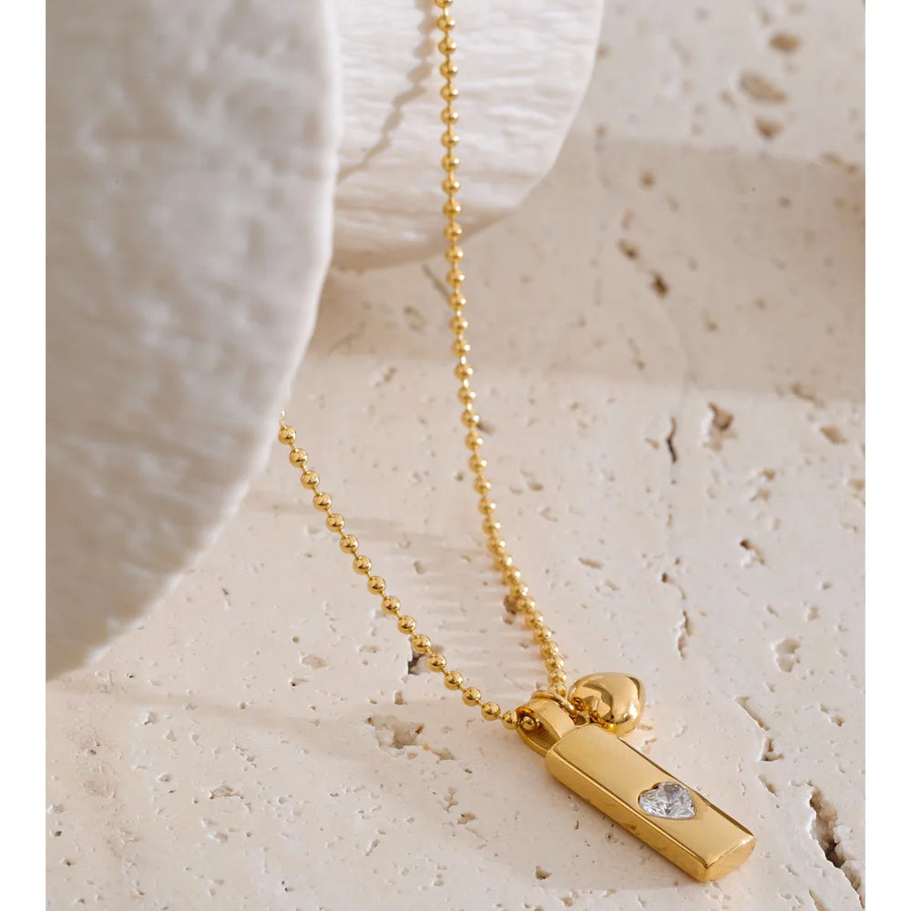 Cubic zirconia heart geometric necklace in gold-plated stainless steel with cubic zirconia.