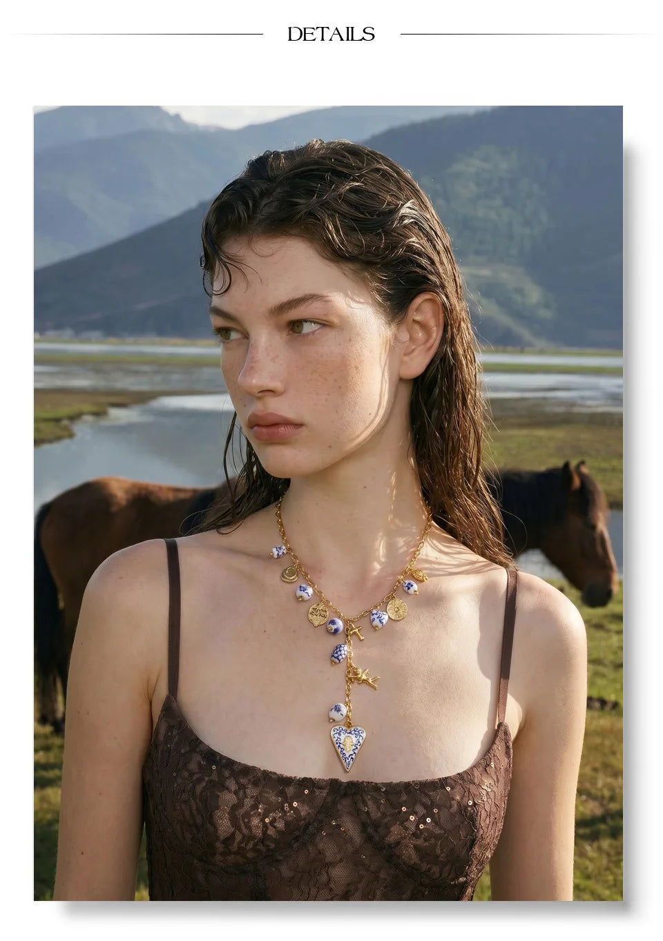 Heart flower necklace in gold-plated stainless steel.