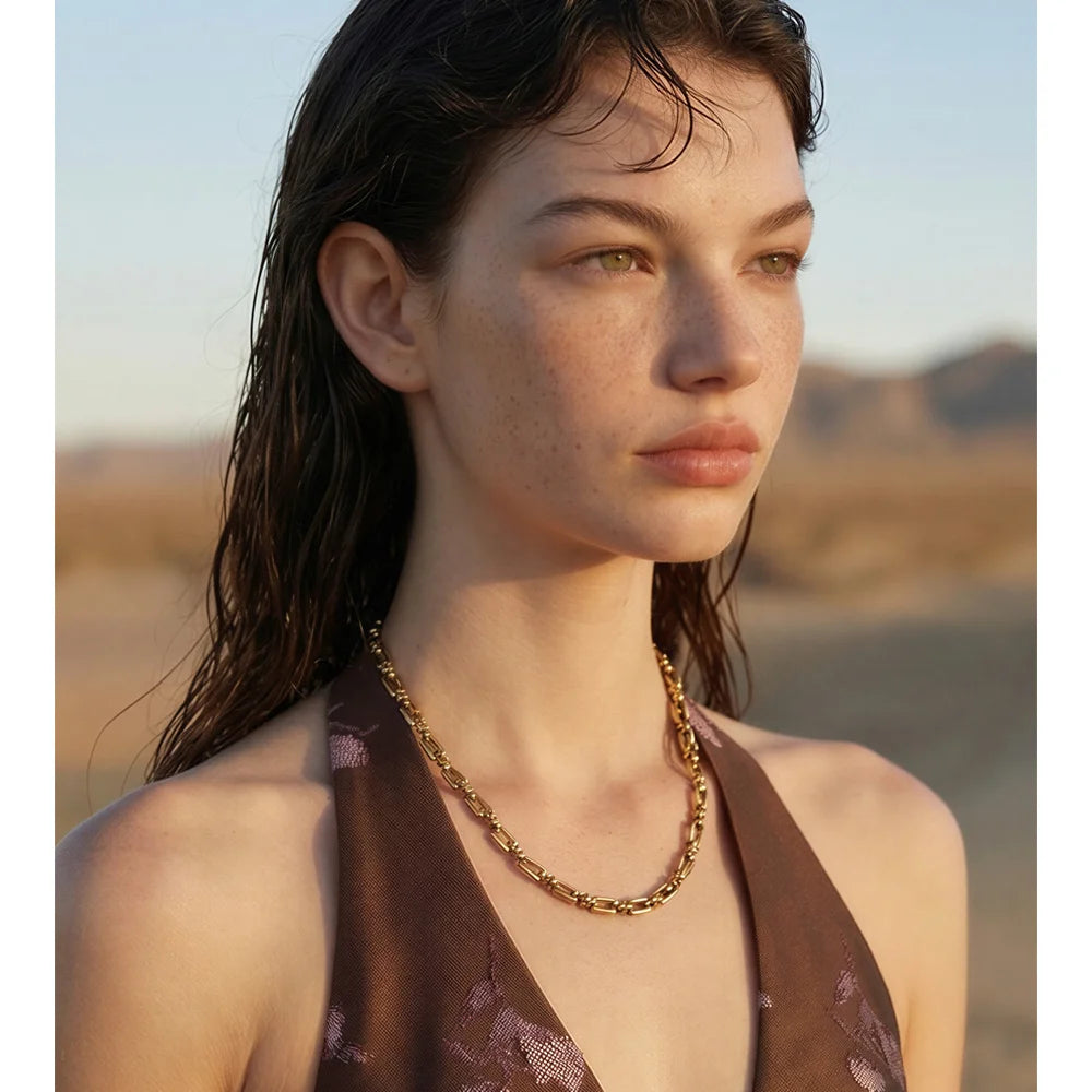 Geometric chain necklace in gold-plated stainless steel.